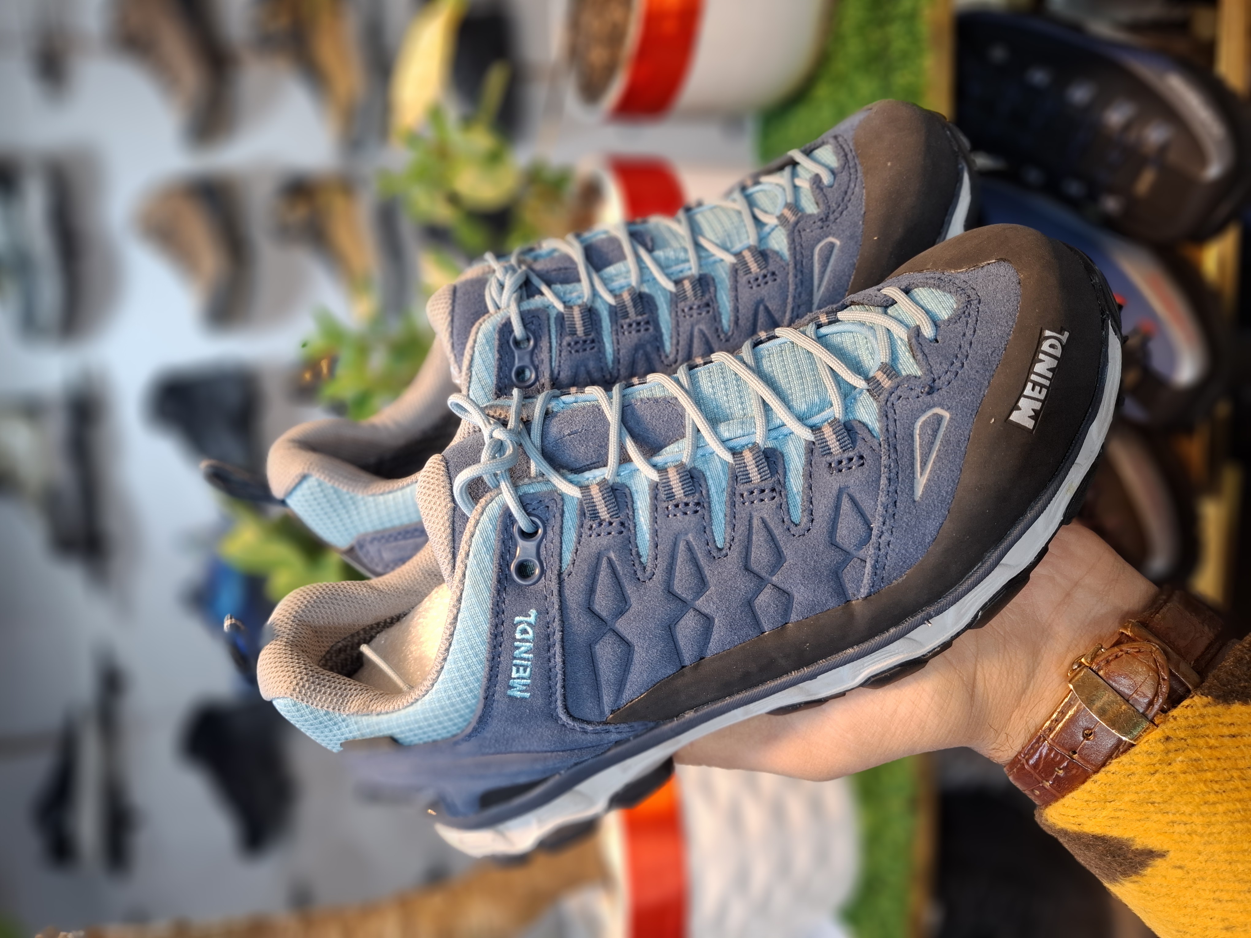 کفش مندل زنانه کوهنوردی و طبیعتگردی