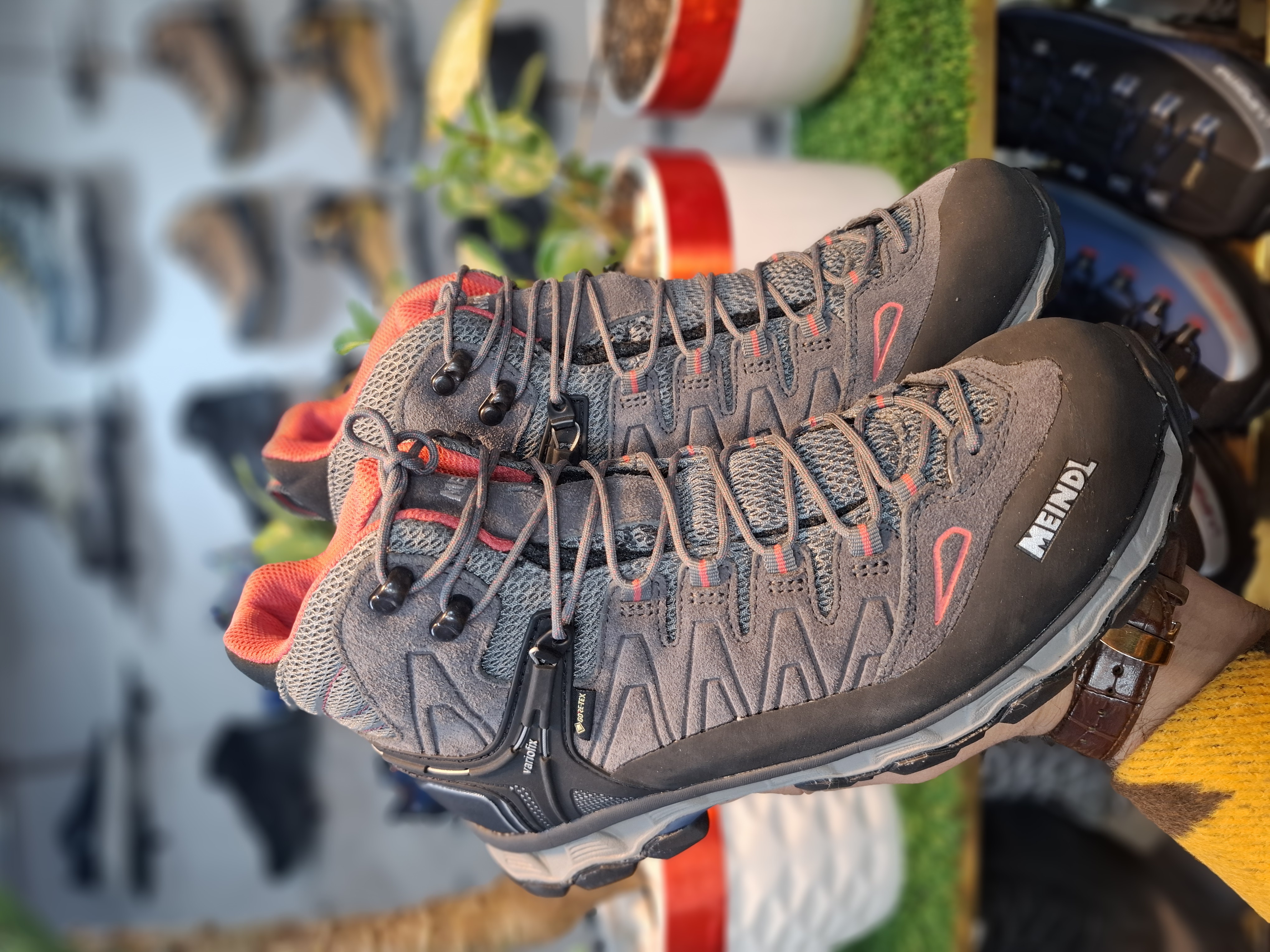 کفش مندل ساقدار کوهنوردی و طبیعتگردی زنانه