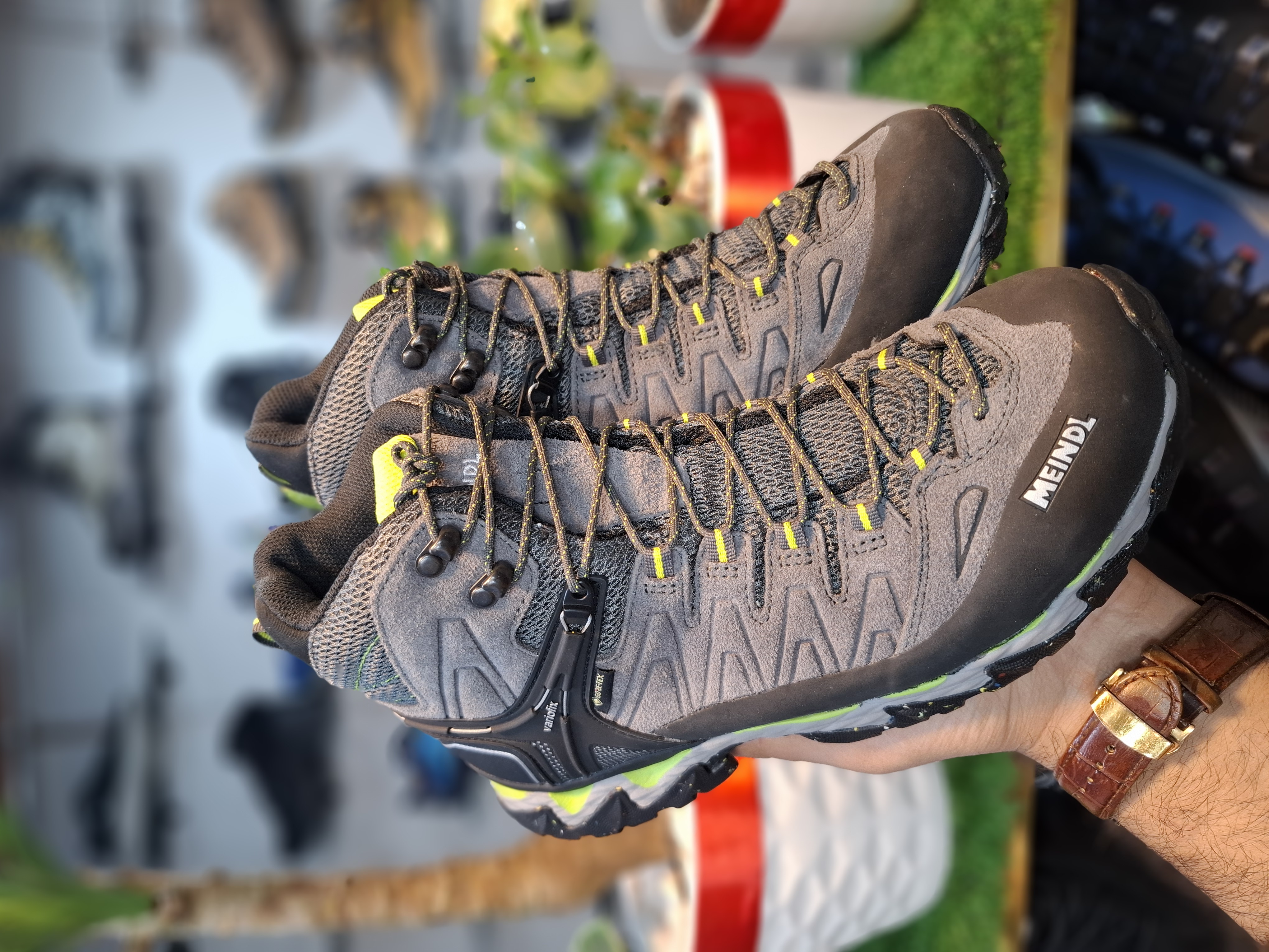 کفش ساقدار کوهنوردی و طبیعتگردی مندل مردانه