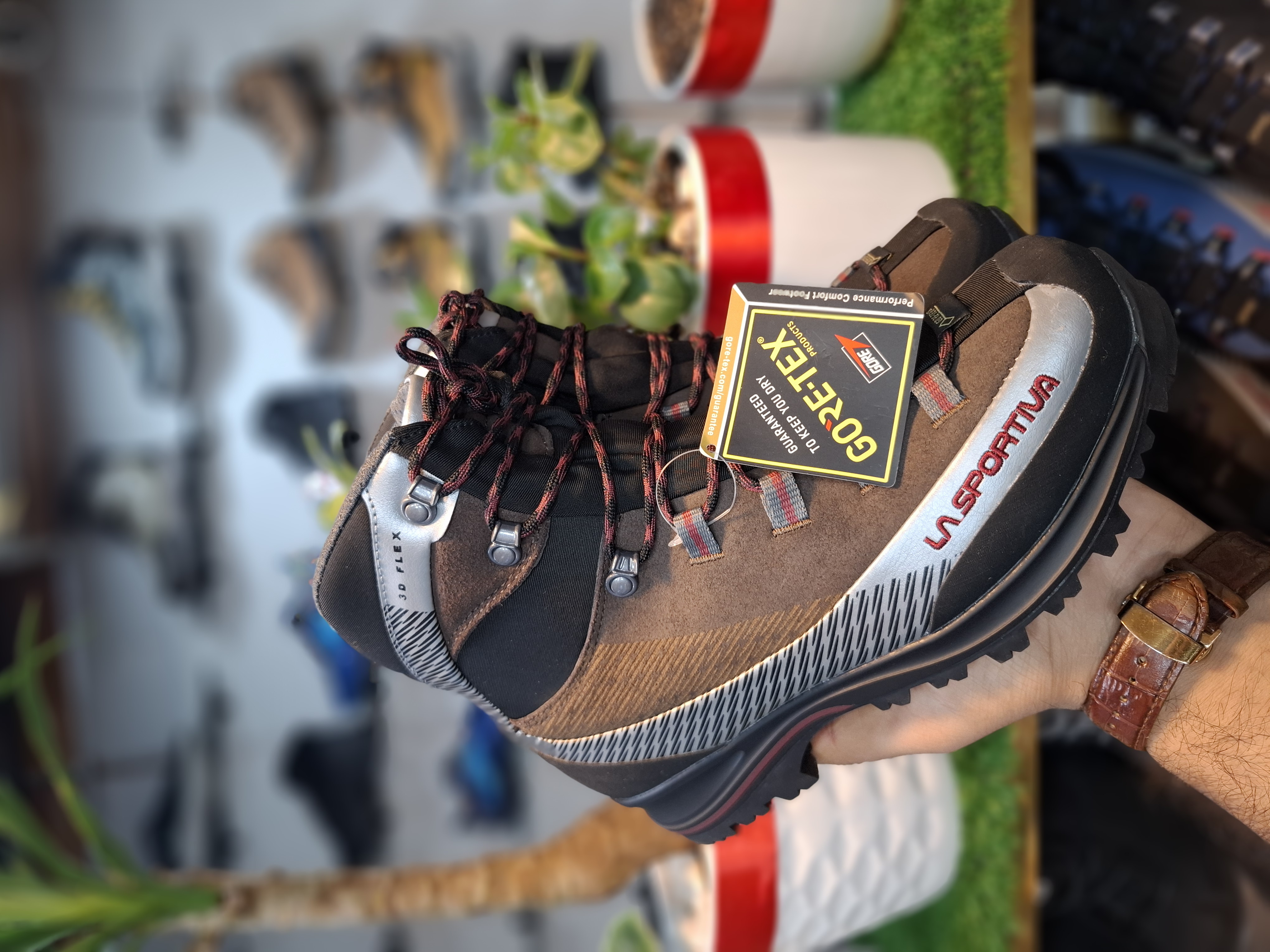 کفش کوهنوردی و طبیعتگردی لسپورتیوا