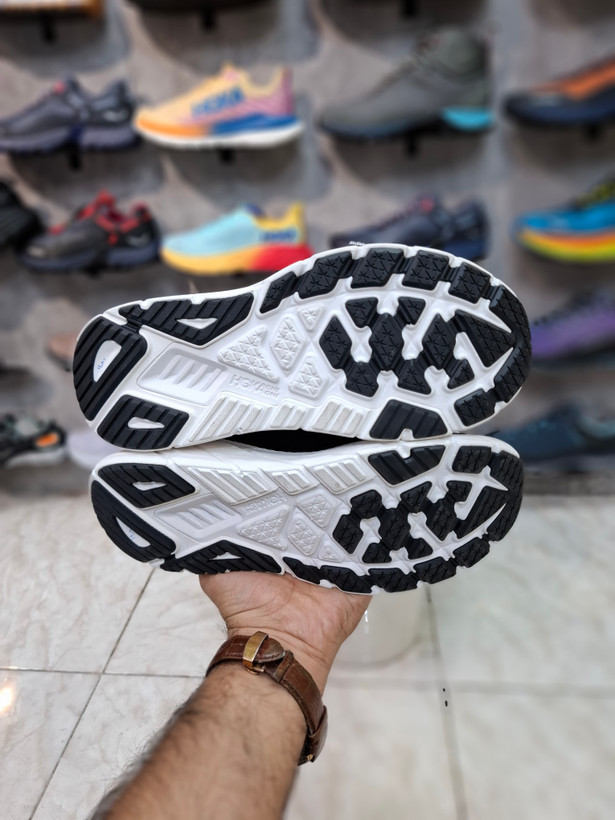 کفش هوکا اراهی